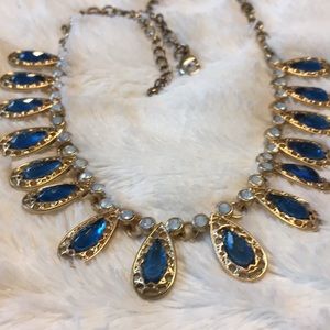 4/$30 Beautiful sparkling blue necklace